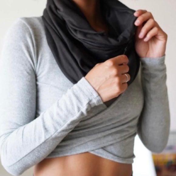 Beyond Yoga Black Infinity Hidden Zipper Pocket  Versatile Lightweight Scarf NWT - Picture 1 of 14